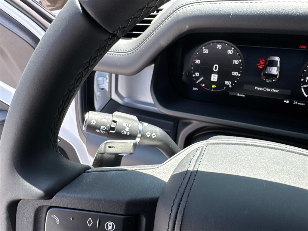 2025 Land Rover Defender 110 V8 photo 25