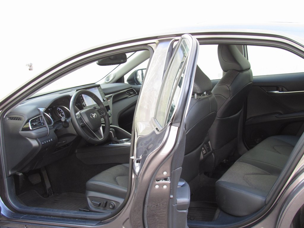2022 Toyota Camry XLE photo 8