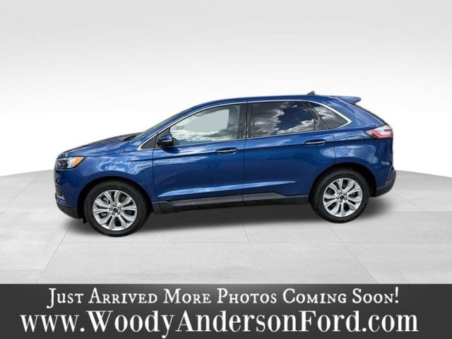 2023 Ford Edge Titanium photo 2