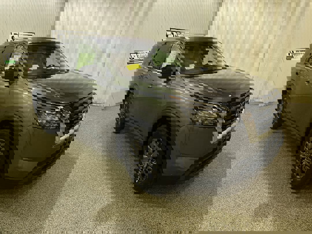 2025 Nissan Pathfinder S's photo