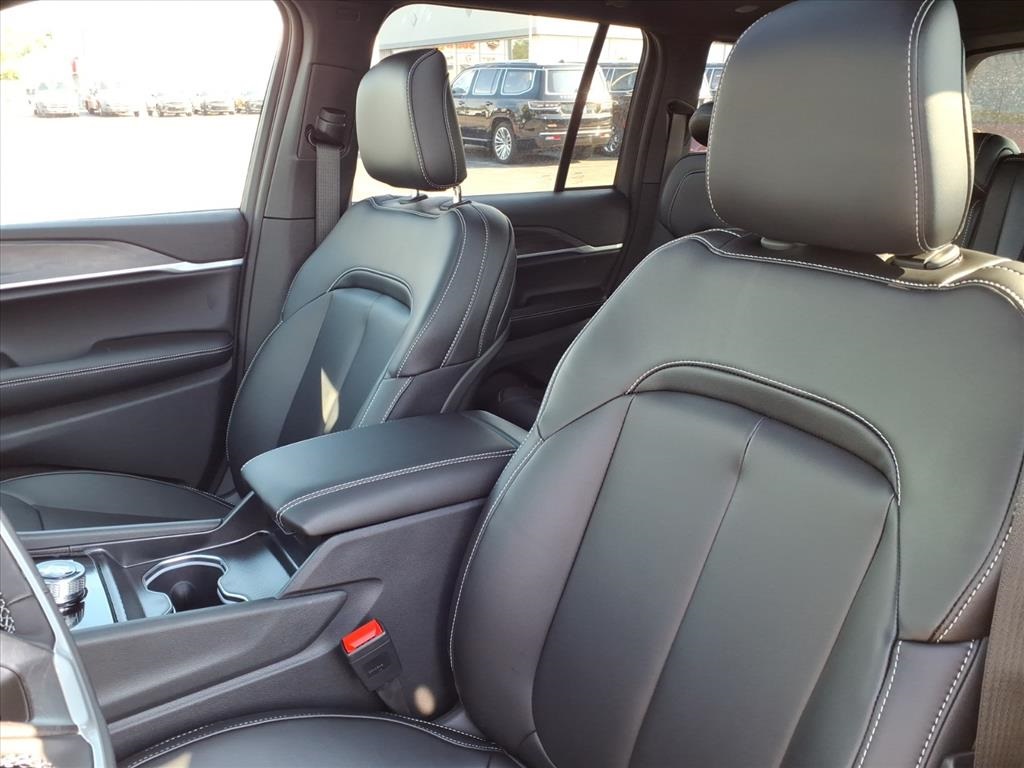 2025 Jeep Grand Cherokee Limited photo 7