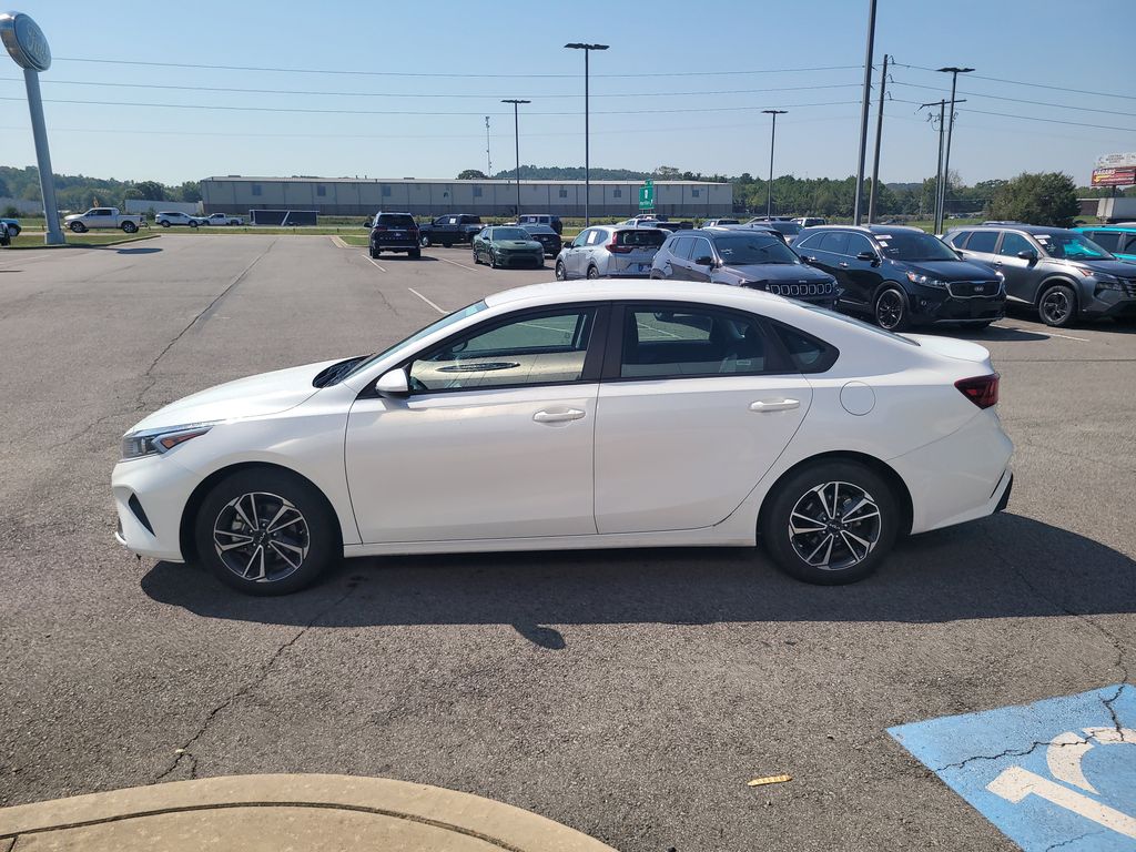 2024 Kia Forte LXS photo 6