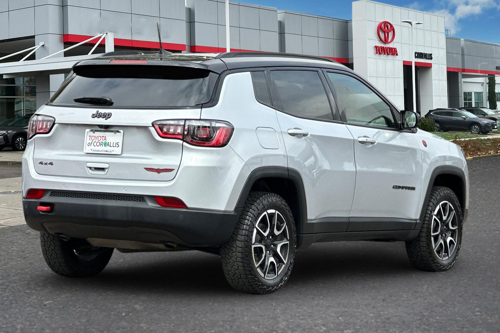 2024 Jeep Compass Trailhawk photo 3