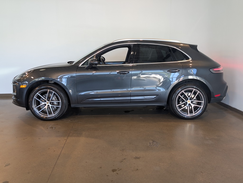 2024 Porsche Macan Base photo 3