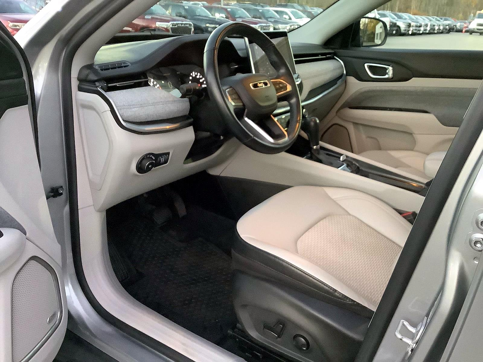 2022 Jeep Compass North Edition Latitude photo 4