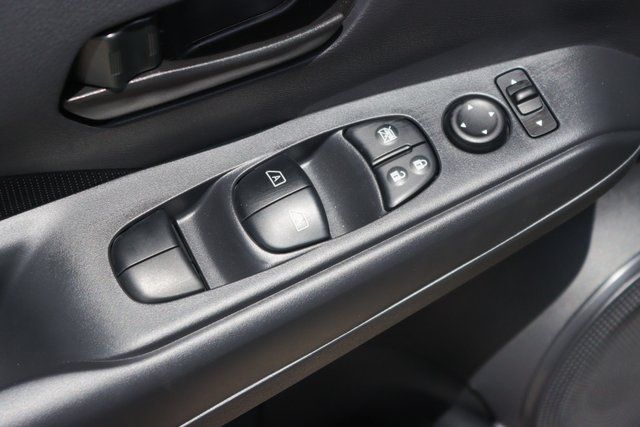 2025 Nissan Kicks Play S photo 9