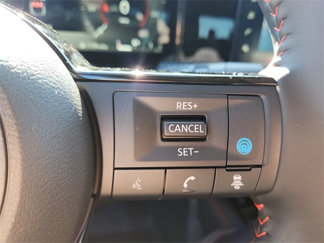 2025 Nissan Kicks SR photo 2