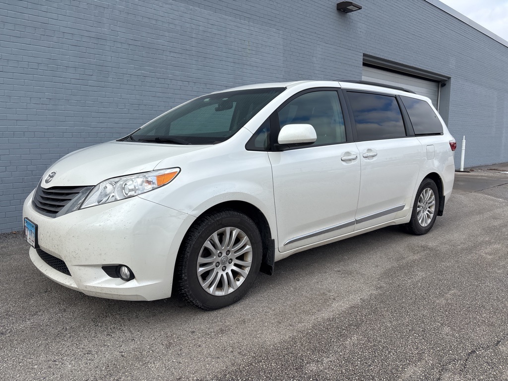 2017 Toyota Sienna XLE