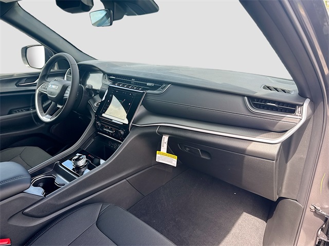 2025 Jeep Grand Cherokee Laredo photo 25