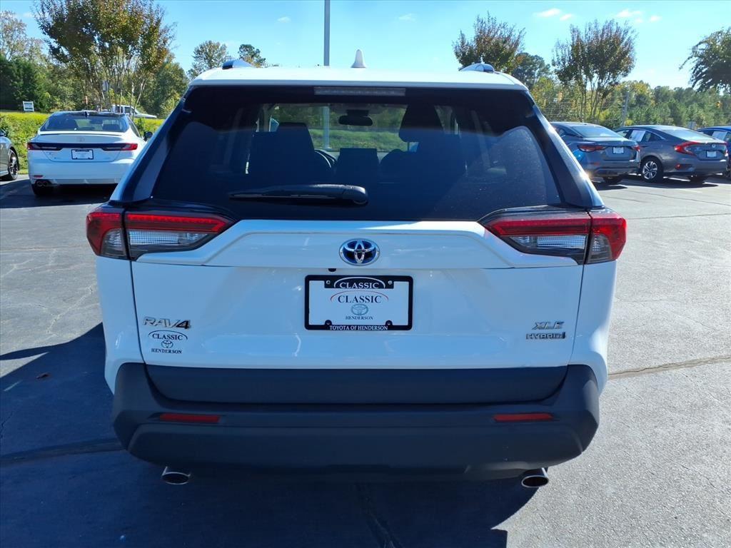 2022 Toyota RAV4 XLE photo 3