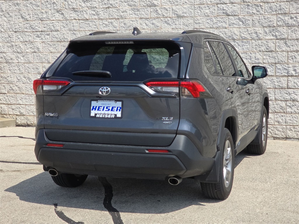 2022 Toyota RAV4 XLE photo 13