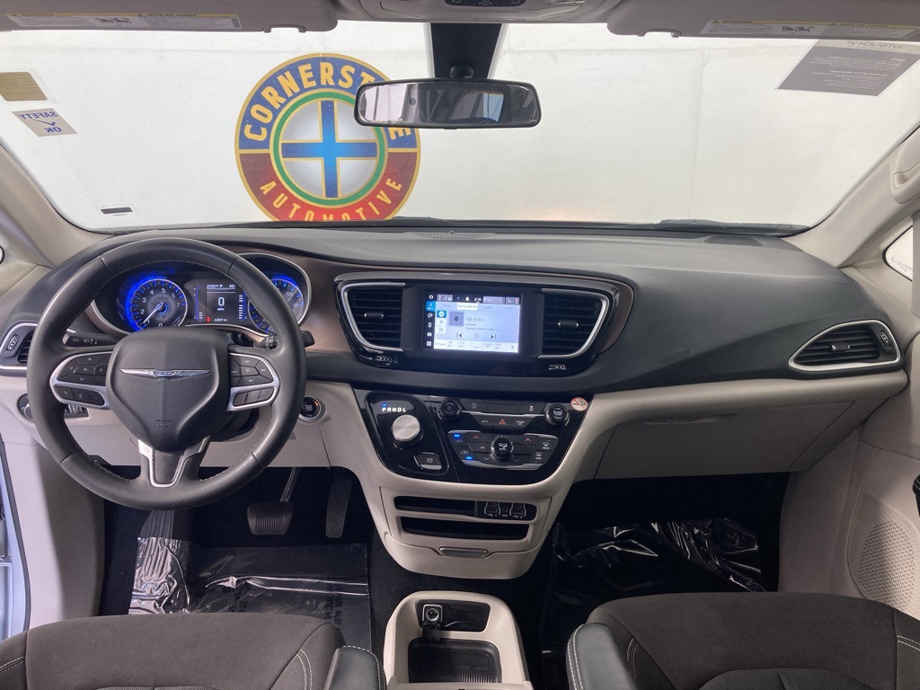 2022 Chrysler Voyager LX photo 6