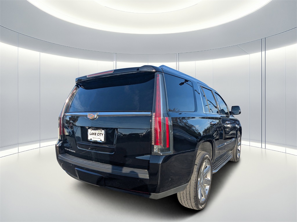 2018 Cadillac Escalade Luxury photo 3