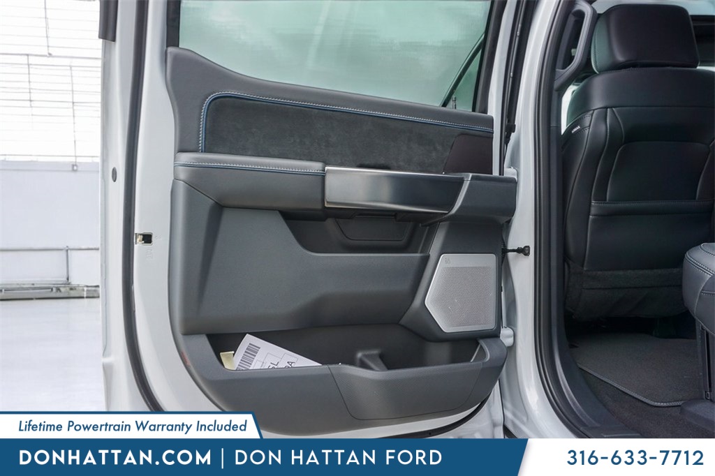 2025 Ford F-150 Platinum photo 22