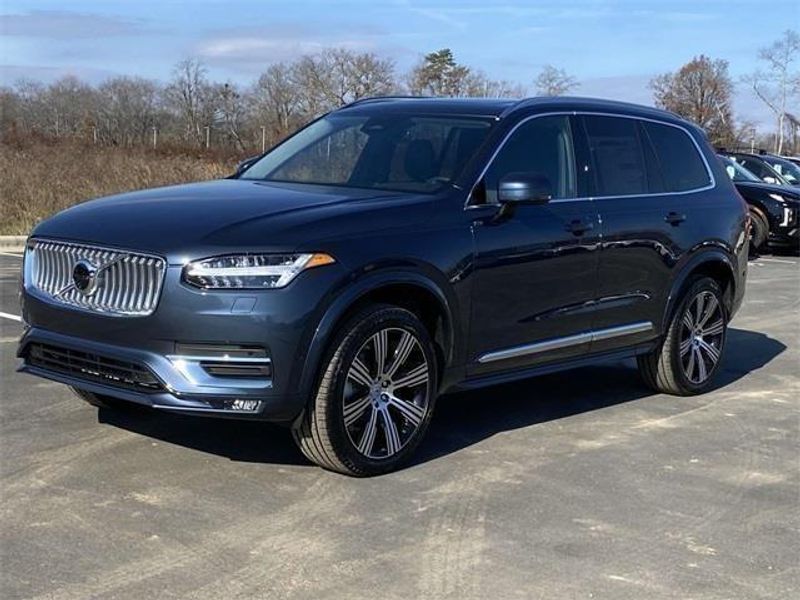 2025 Volvo XC90 AWD Plus photo 2