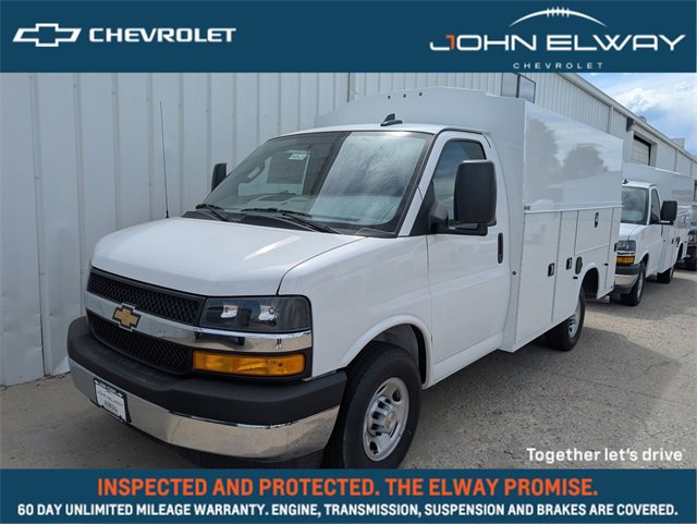 2025 Chevrolet Express Cutaway Base's photo