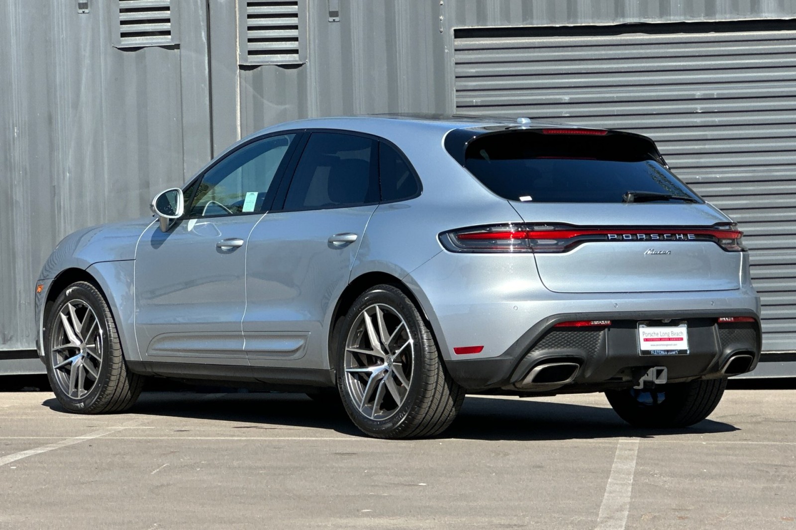 2023 Porsche Macan T photo 3