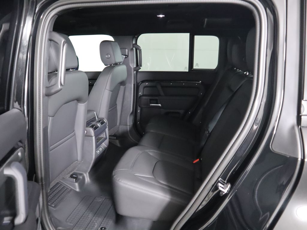 2025 Land Rover Defender 110 S photo 20