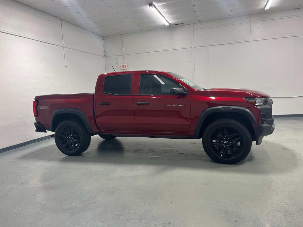 2025 Chevrolet Colorado Trail Boss photo 2