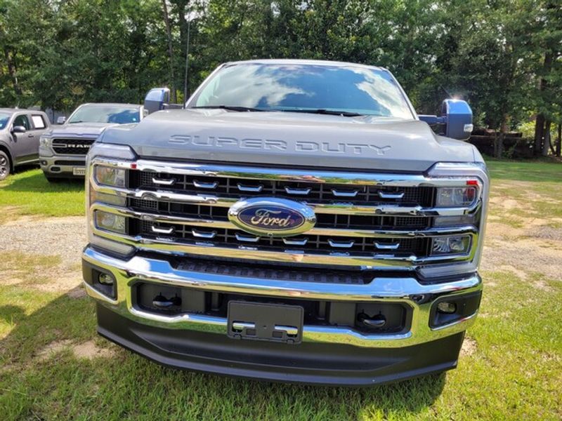 2025 Ford F-250 Lariat photo 2