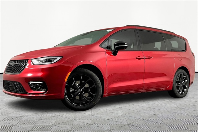 2026 Chrysler Pacifica Select's photo