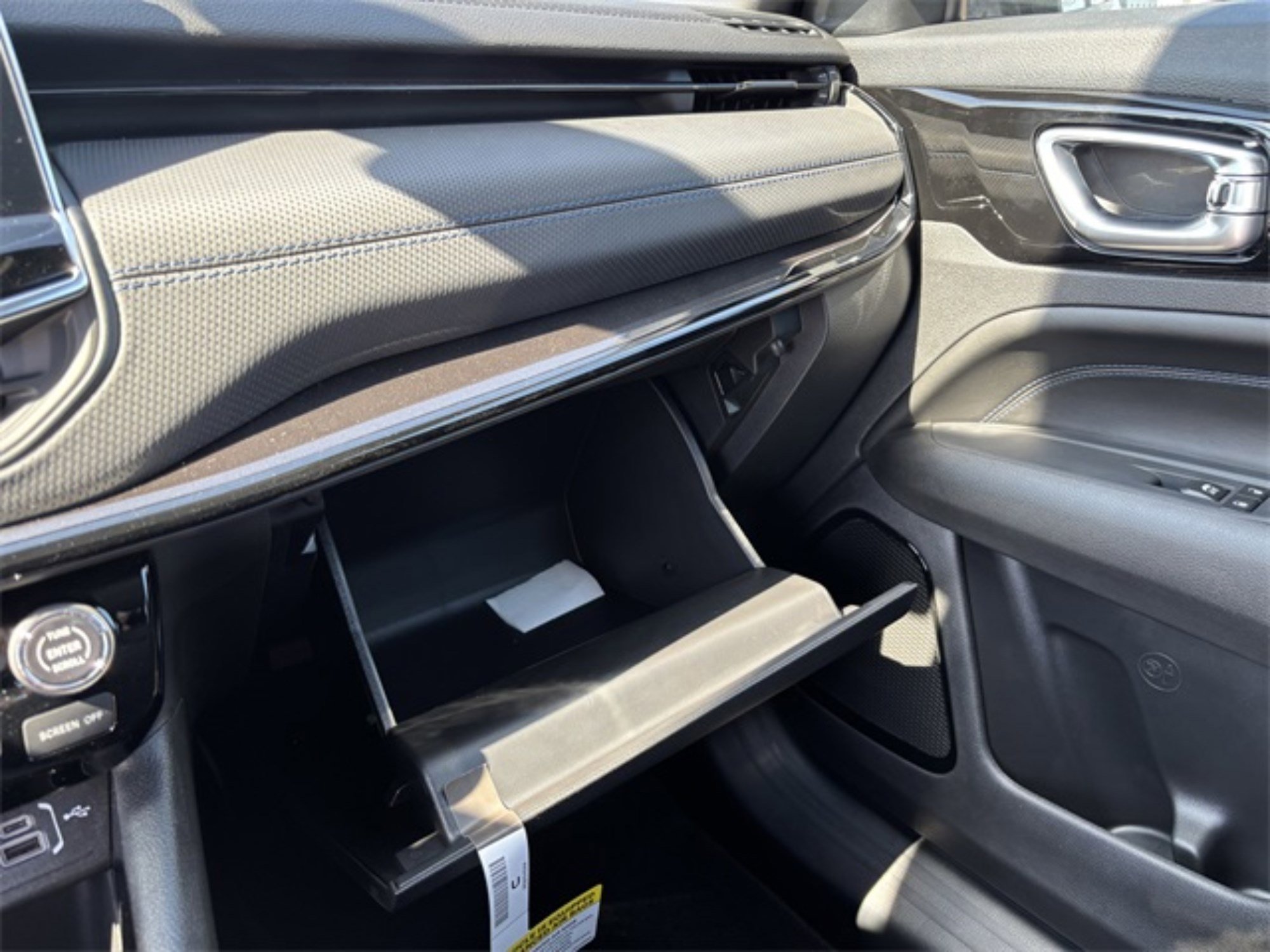 2026 Jeep Compass Latitude Altitude photo 17
