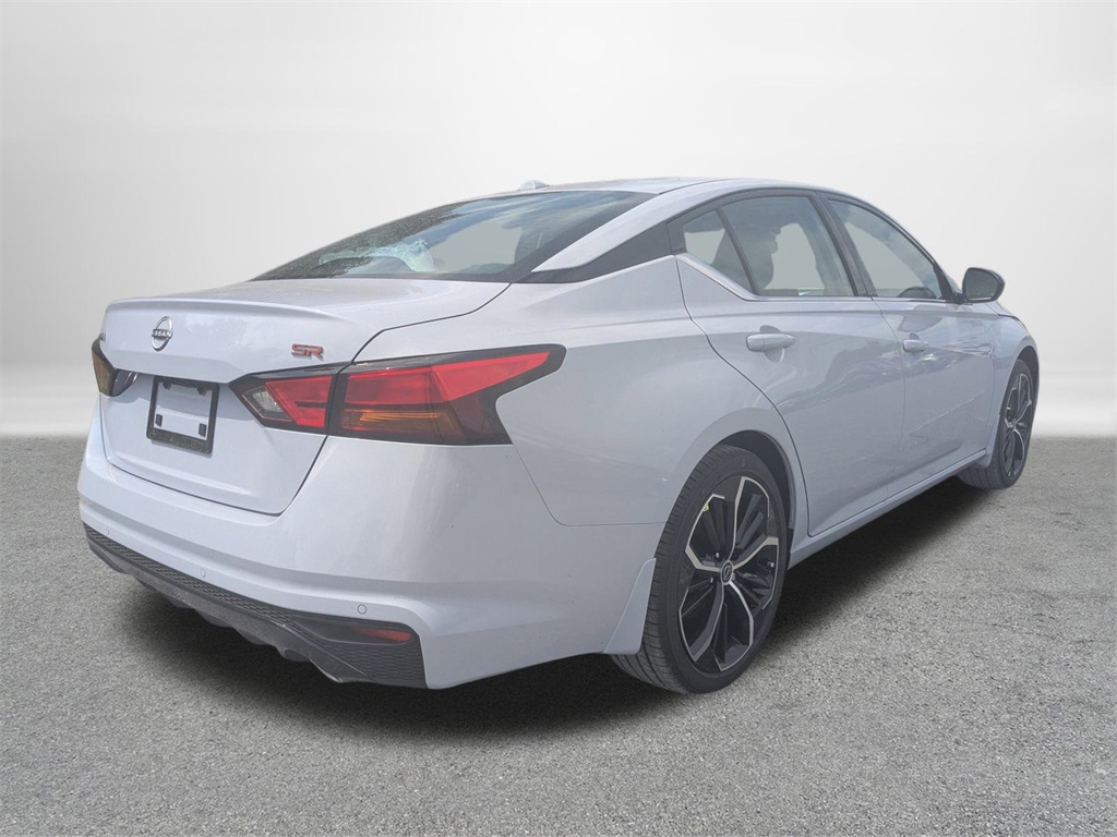 2025 Nissan Altima 2.5 SR photo 3