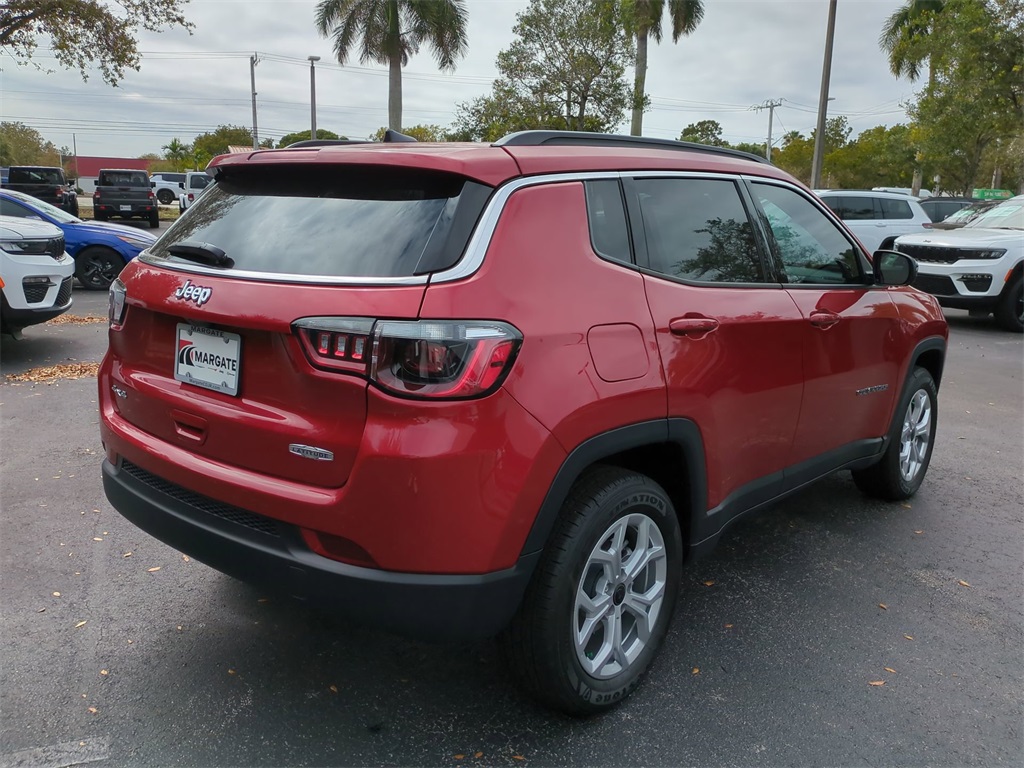 2025 Jeep Compass Latitude photo 4