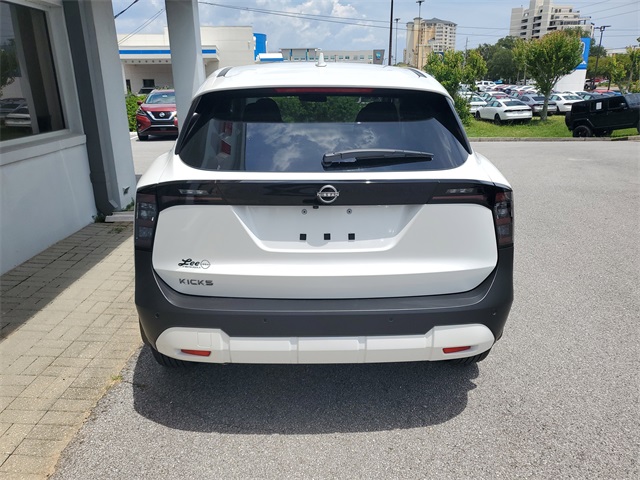 2025 Nissan Kicks SV photo 2