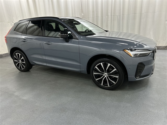 2024 Volvo XC60 Plus's photo