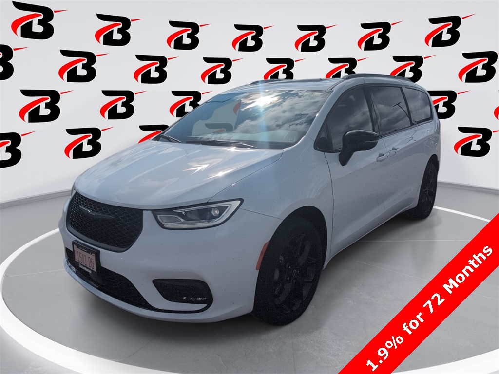 2026 Chrysler Pacifica Limited's photo