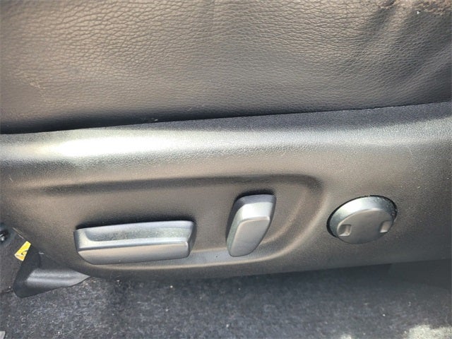 2017 Toyota RAV4 Limited photo 4