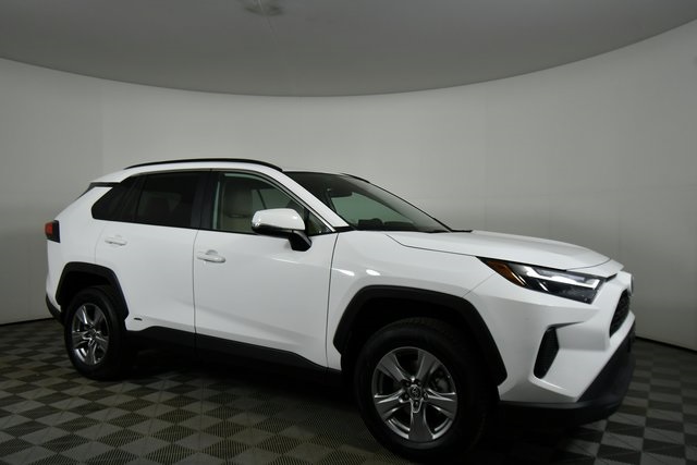 2022 Toyota RAV4 Hybrid XLE photo 8