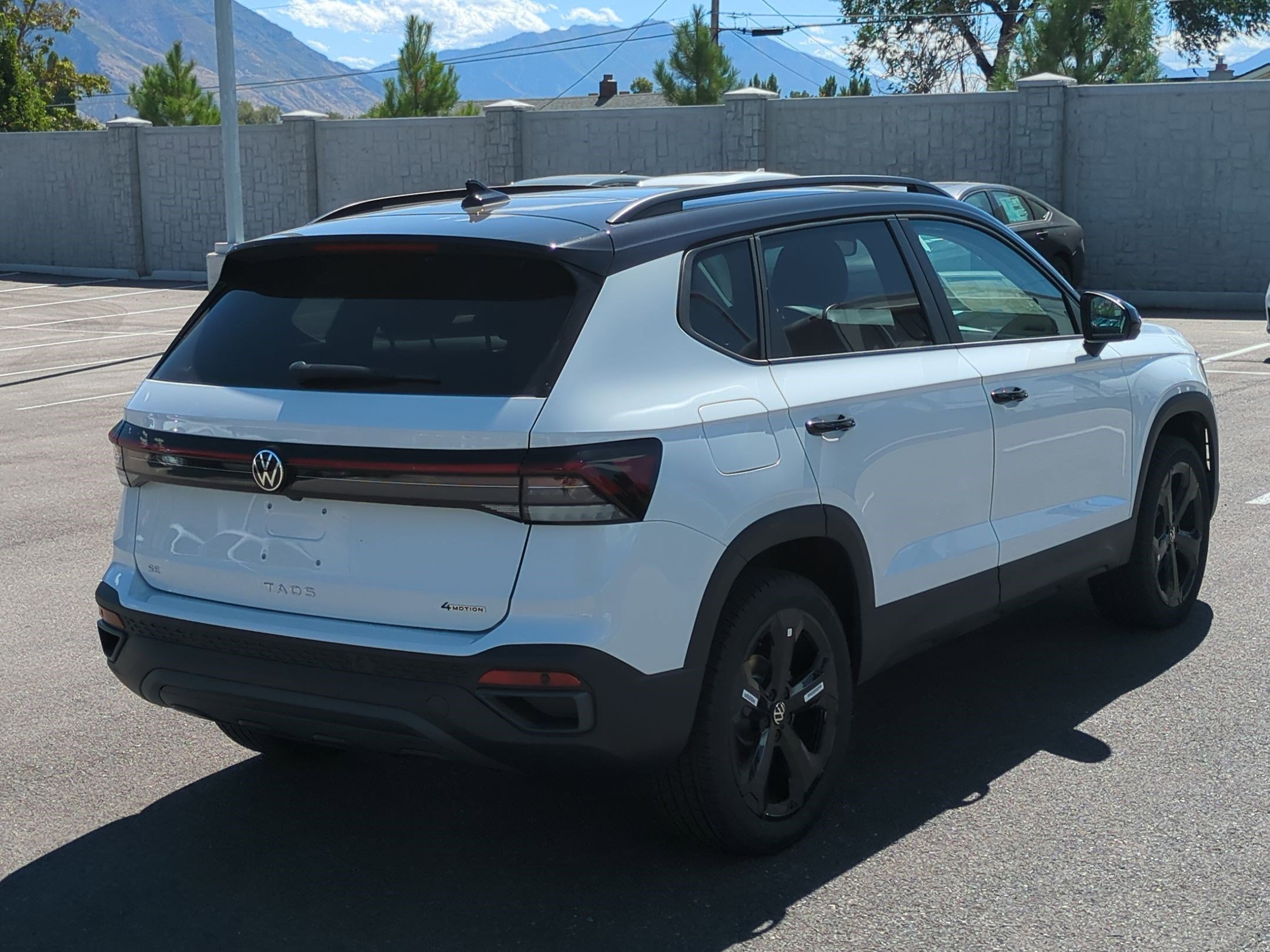 2025 Volkswagen Taos SE photo 2