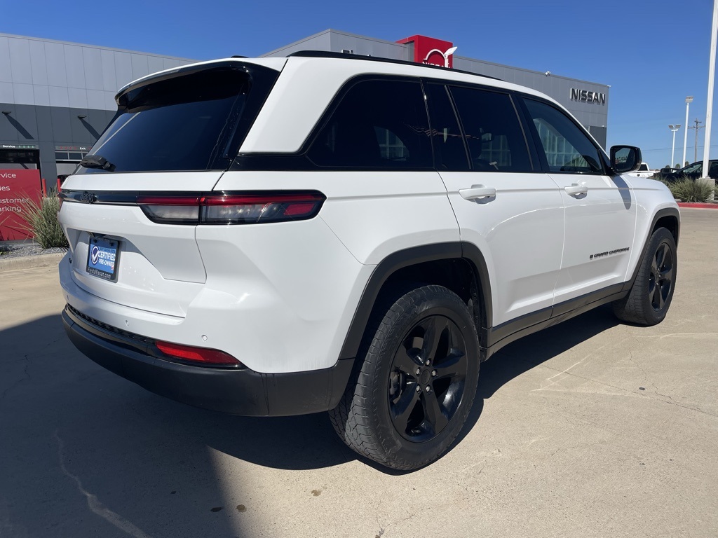 2023 Jeep Grand Cherokee Altitude photo 2