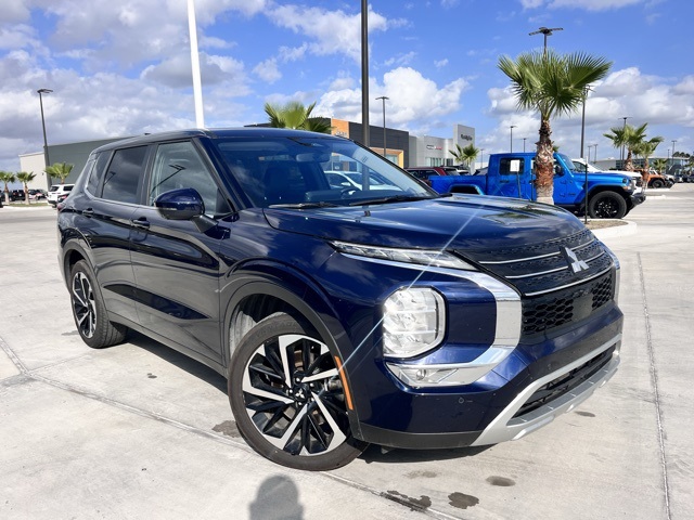 2024 Mitsubishi Outlander SE's photo