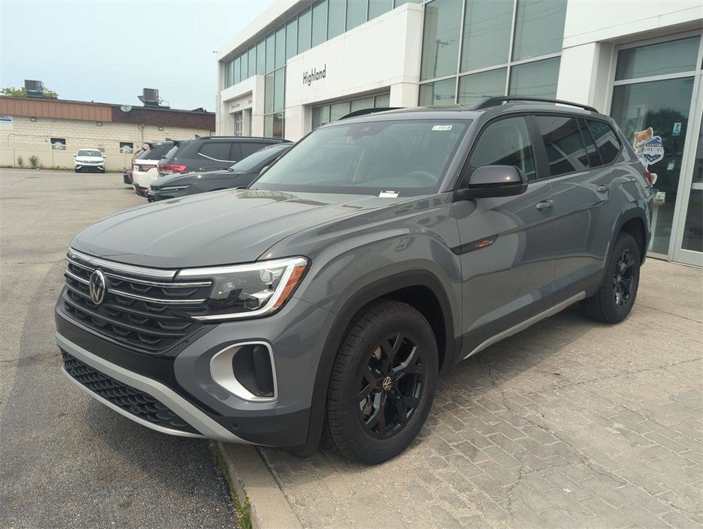 2025 Volkswagen Atlas Peak Edition SE photo 3