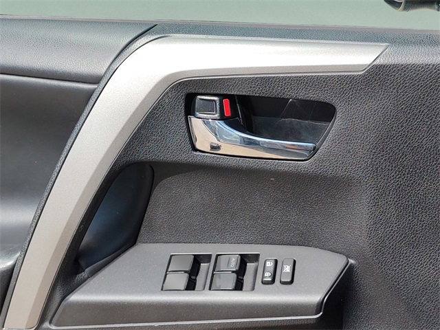 2018 Toyota RAV4 XLE photo 24