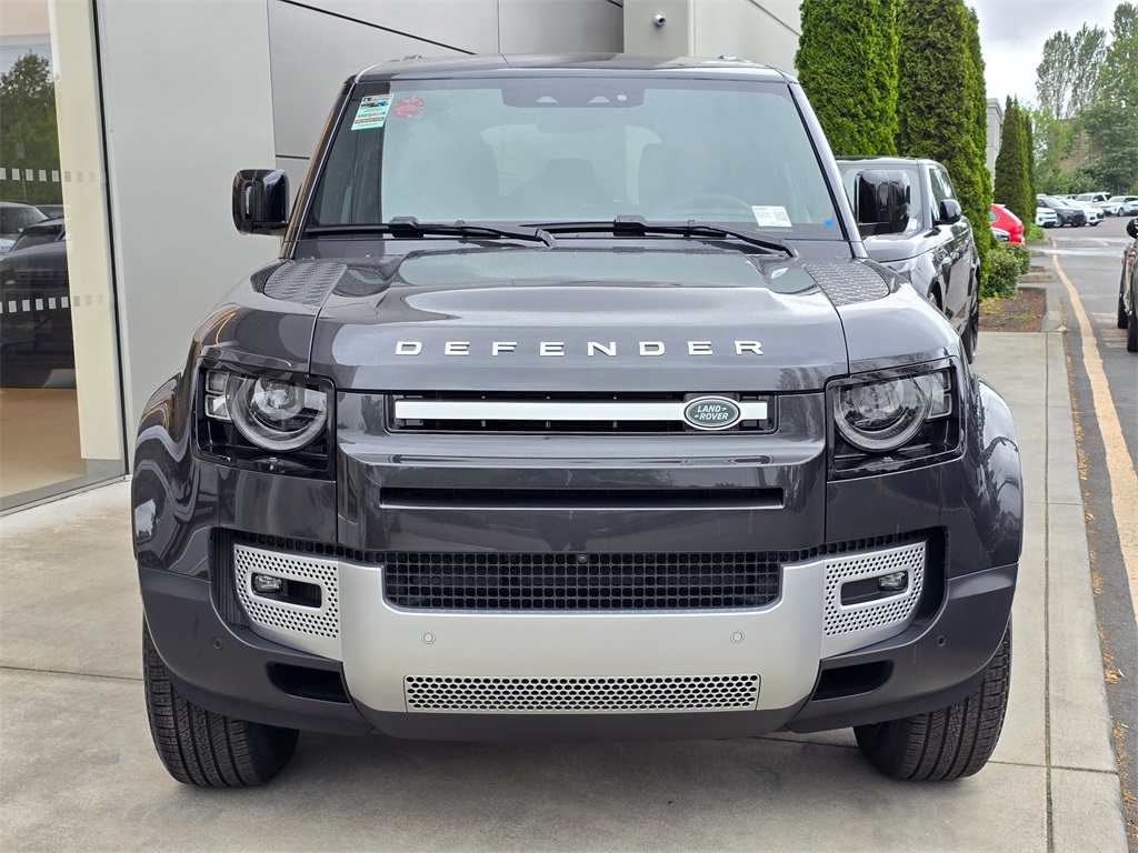 2025 Land Rover Defender 110 S photo 3