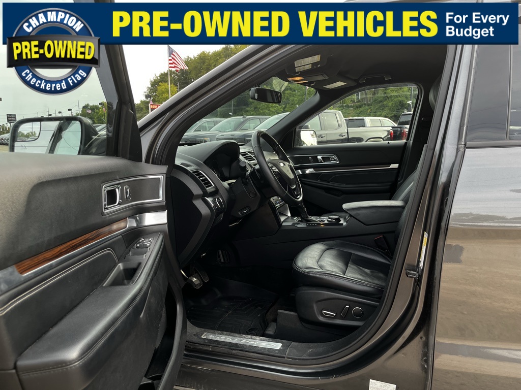 2017 Ford Explorer Limited photo 9