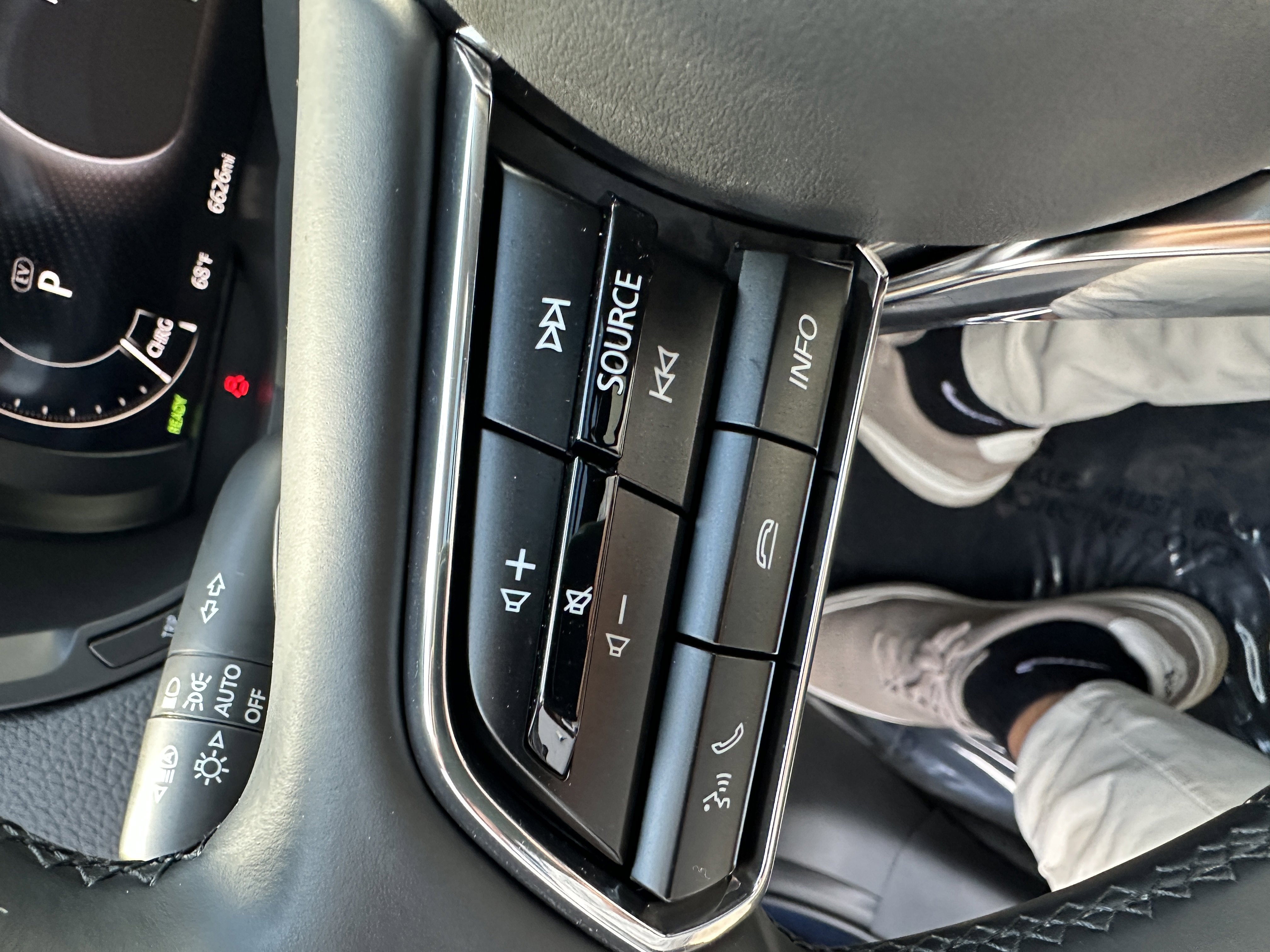 2025 Mazda CX-90 Premium photo 2