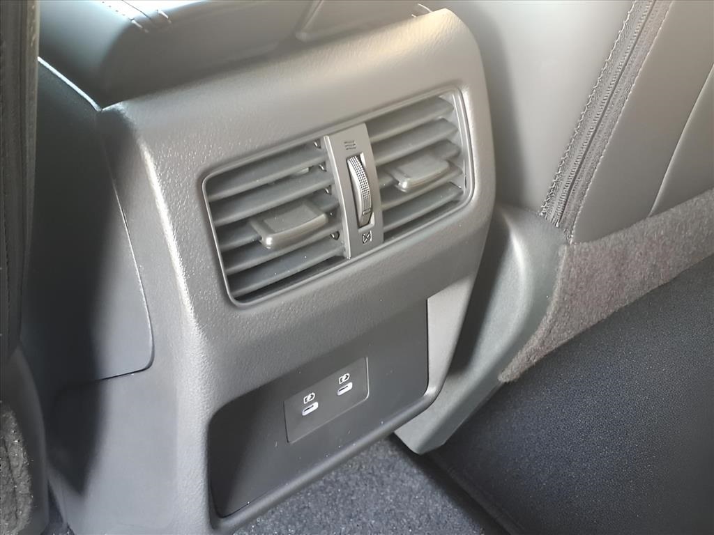 2026 Nissan Rogue SV photo 9