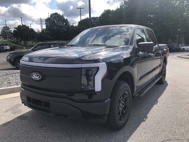 2025 Ford F-150 Lightning XLT photo 4