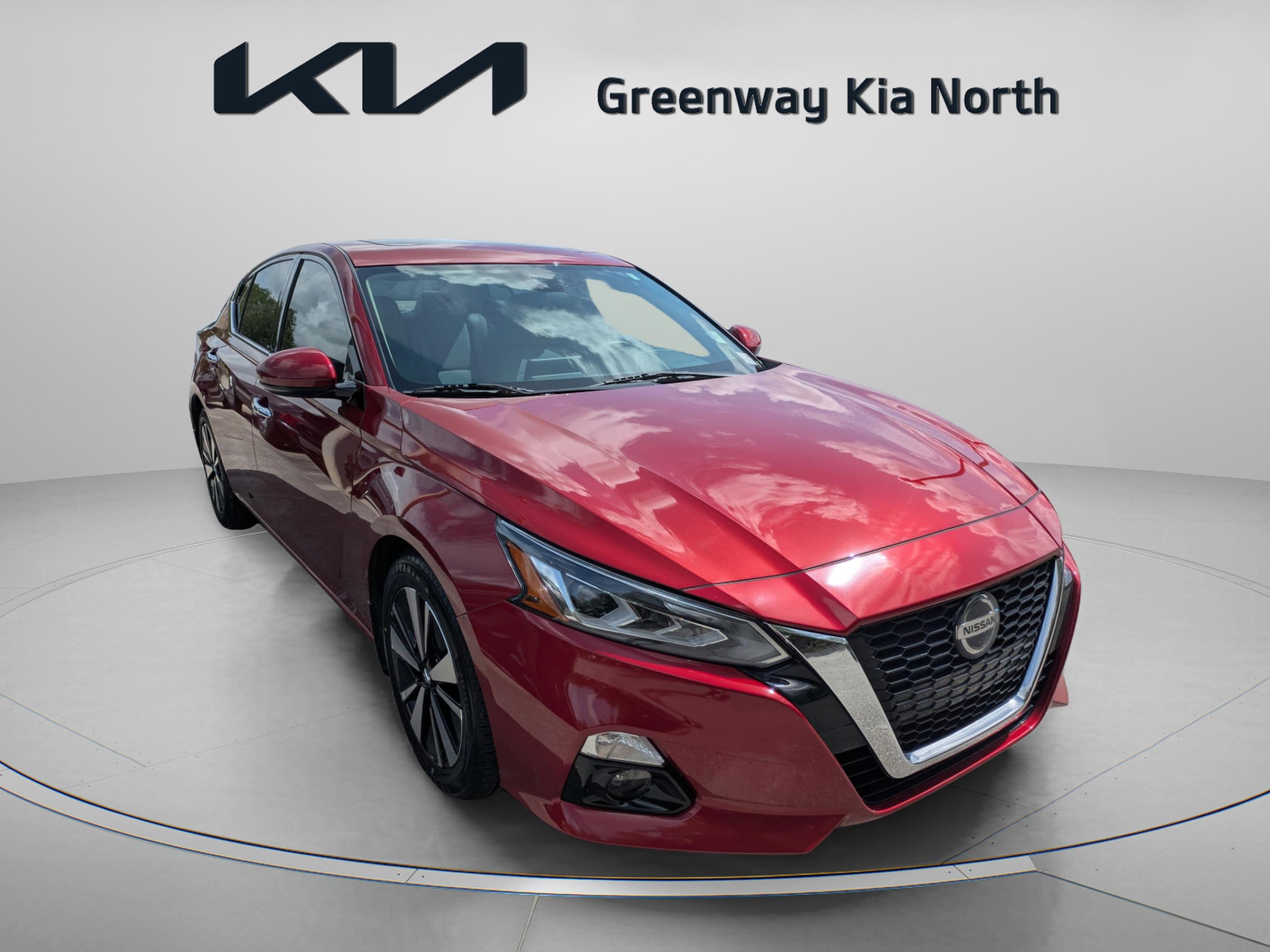 2022 Nissan Altima SL's photo