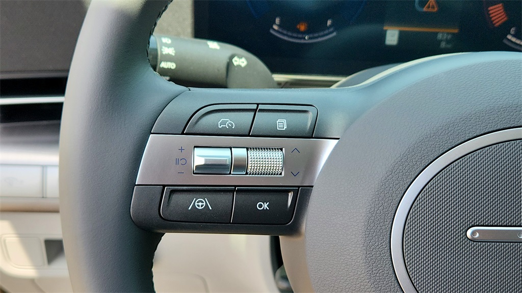 2025 Hyundai Kona SEL photo 13
