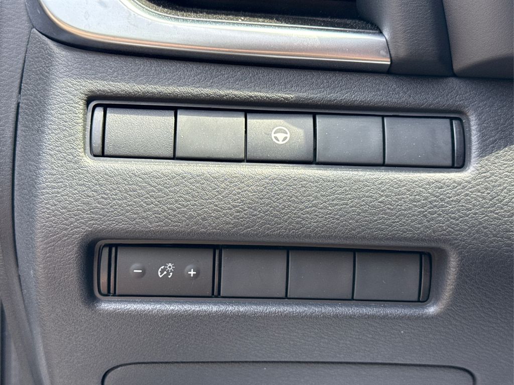 2022 Nissan Rogue SV photo 29