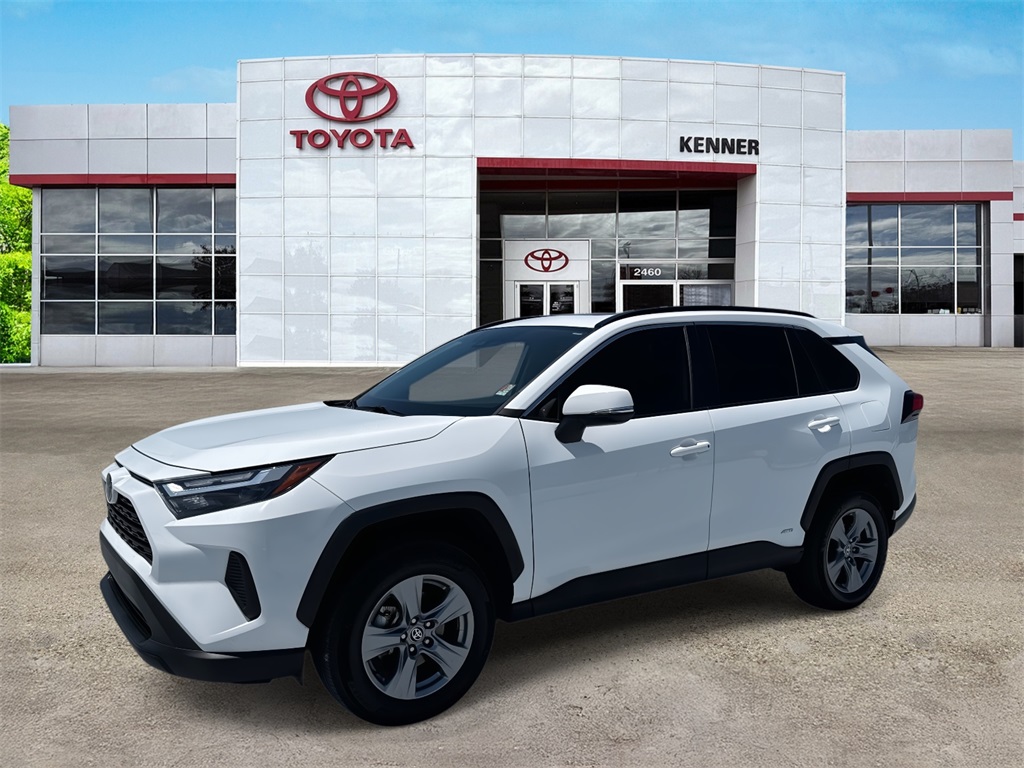 2022 Toyota RAV4 Hybrid XLE photo 3