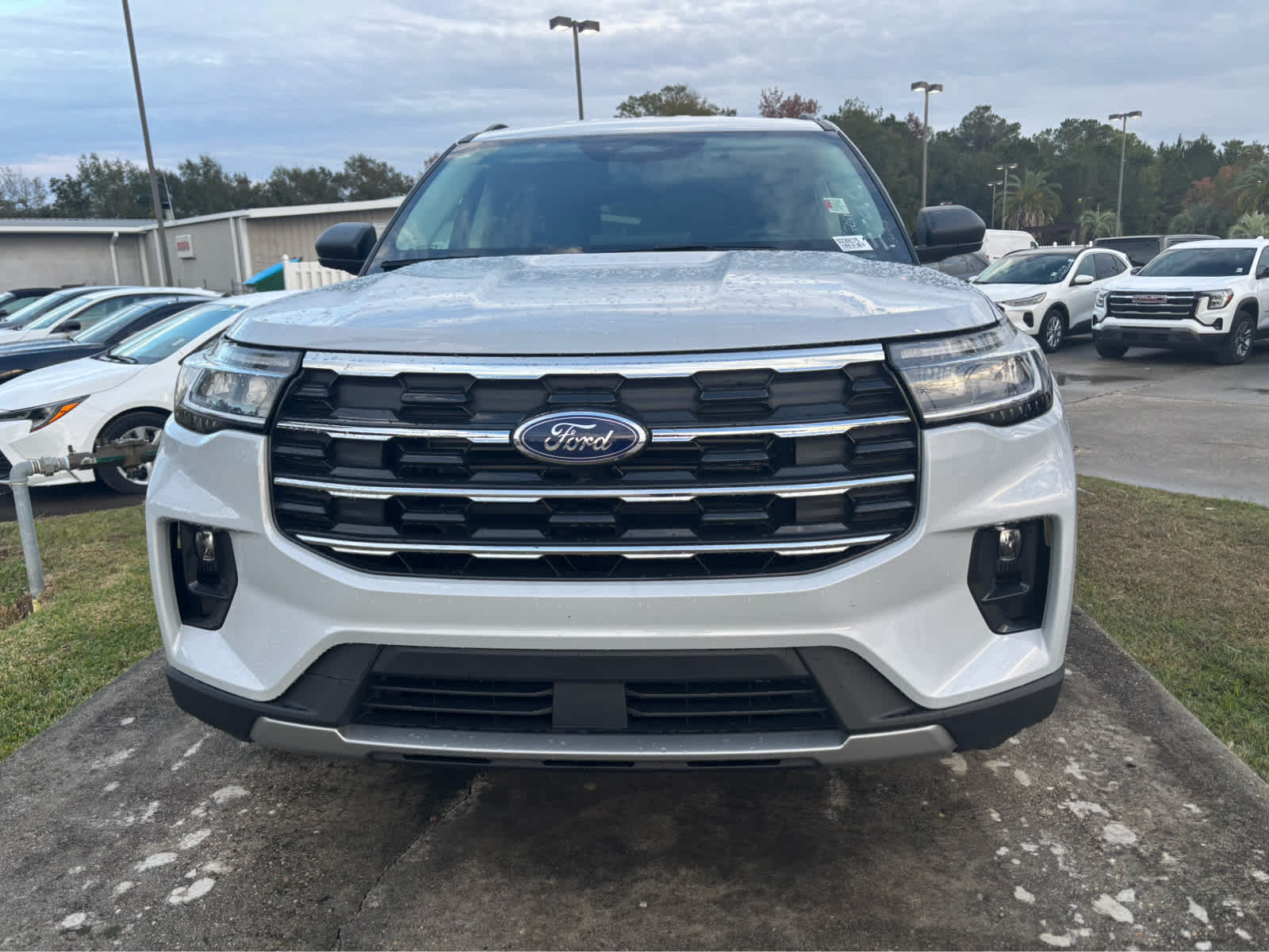 2025 Ford Explorer Active's photo