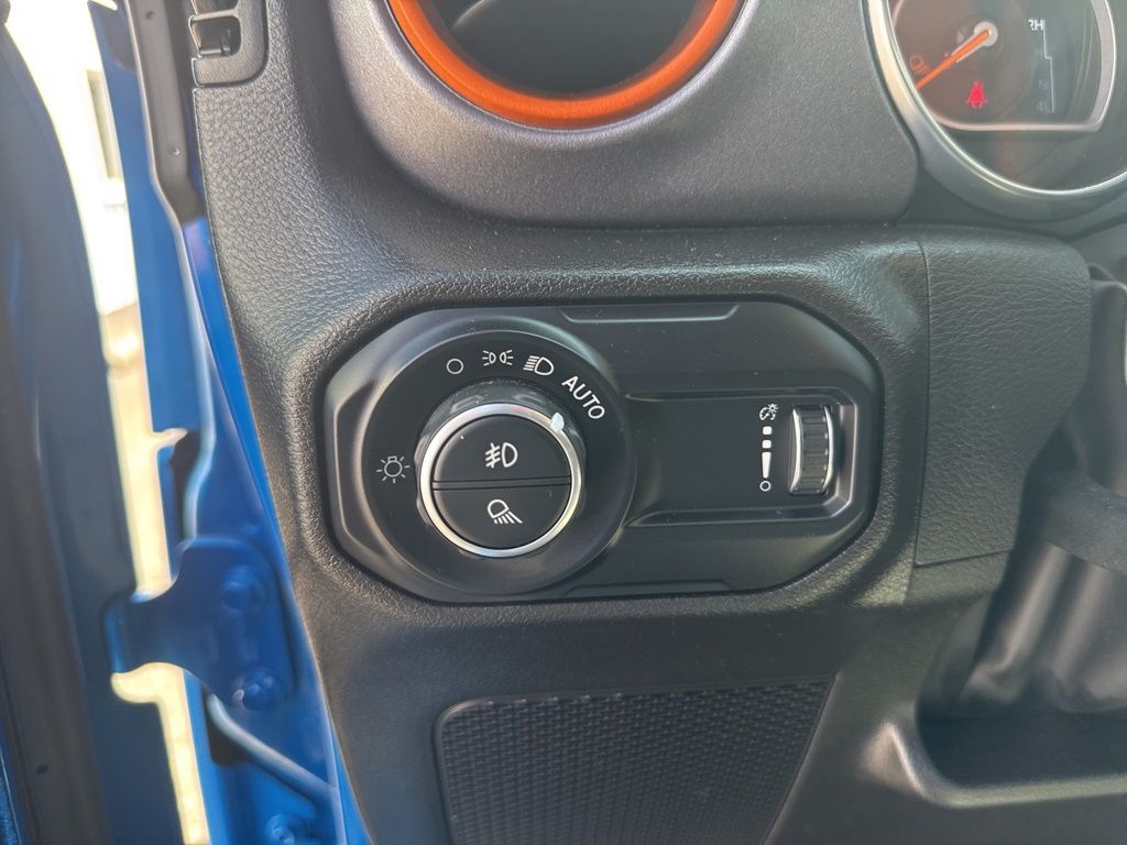 2023 Jeep Gladiator Mojave photo 12