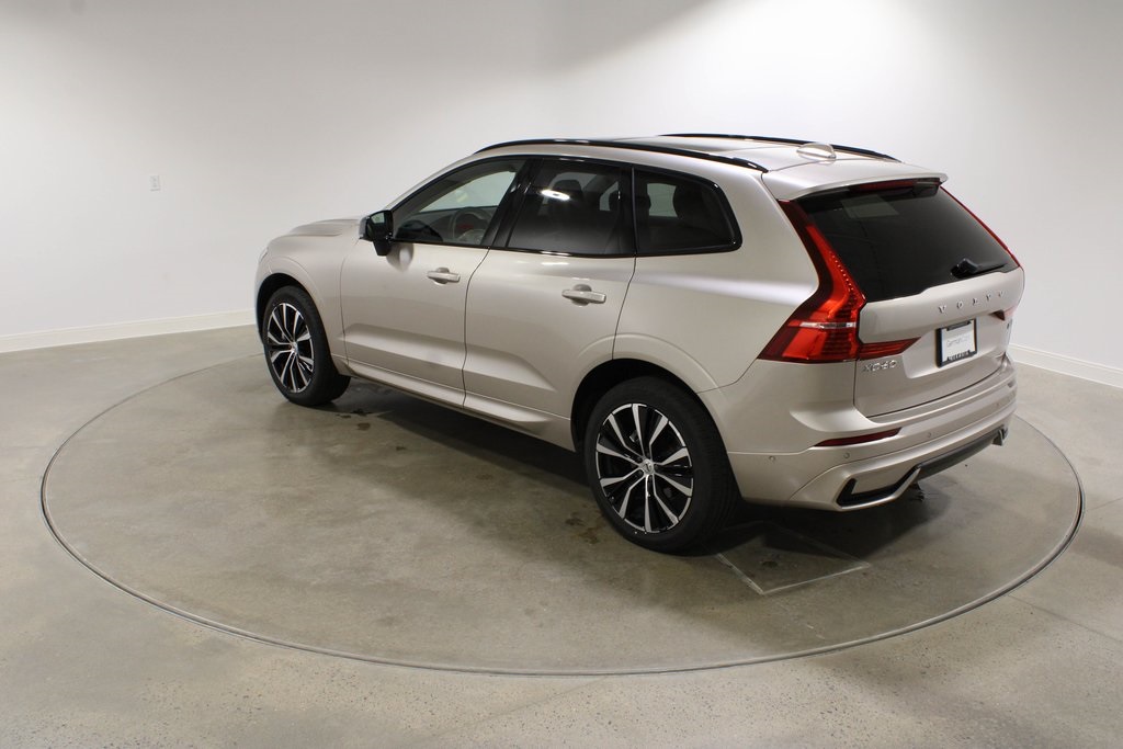 2025 Volvo XC60 B5 Plus photo 2